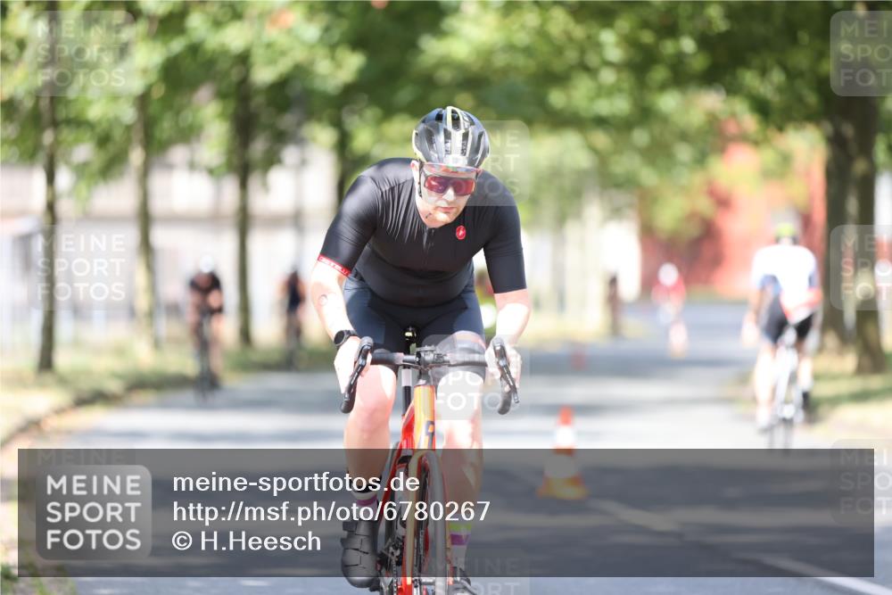 11.08.2024 - GEWOBA Citytriathlon Bremen H.Heesch http://msf.ph/oto/6780267 11.08.2024 11:48:27 Radfahren 787, 809, 847, 851, 870, 886, 939, 1025 meine-sportfotos.de