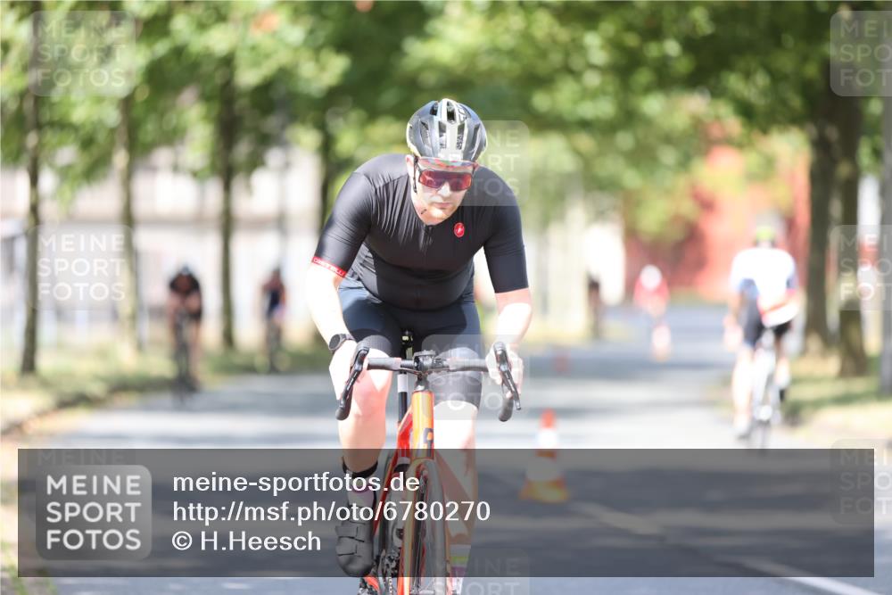 11.08.2024 - GEWOBA Citytriathlon Bremen H.Heesch http://msf.ph/oto/6780270 11.08.2024 11:48:27 Radfahren 787, 809, 847, 851, 870, 886, 939, 1025 meine-sportfotos.de
