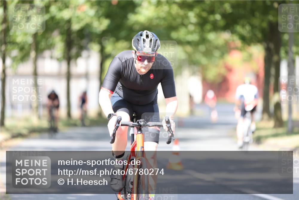 11.08.2024 - GEWOBA Citytriathlon Bremen H.Heesch http://msf.ph/oto/6780274 11.08.2024 11:48:27 Radfahren 787, 809, 847, 851, 870, 886, 939, 1025 meine-sportfotos.de