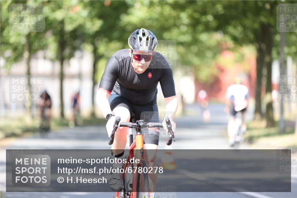 11.08.2024 - GEWOBA Citytriathlon Bremen H.Heesch http://msf.ph/oto/6780278 11.08.2024 11:48:27 Radfahren 787, 809, 847, 851, 870, 886, 939, 1025 meine-sportfotos.de