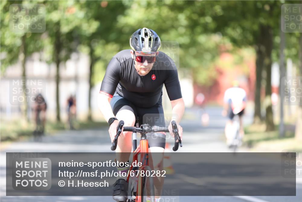 11.08.2024 - GEWOBA Citytriathlon Bremen H.Heesch http://msf.ph/oto/6780282 11.08.2024 11:48:27 Radfahren 787, 809, 847, 851, 870, 886, 939, 1025 meine-sportfotos.de