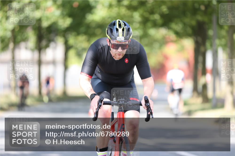 11.08.2024 - GEWOBA Citytriathlon Bremen H.Heesch http://msf.ph/oto/6780289 11.08.2024 11:48:27 Radfahren 787, 809, 847, 851, 870, 886, 939, 1025 meine-sportfotos.de