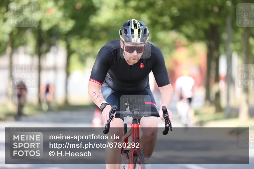 11.08.2024 - GEWOBA Citytriathlon Bremen H.Heesch http://msf.ph/oto/6780292 11.08.2024 11:48:27 Radfahren 787, 809, 847, 851, 870, 886, 939, 1025 meine-sportfotos.de