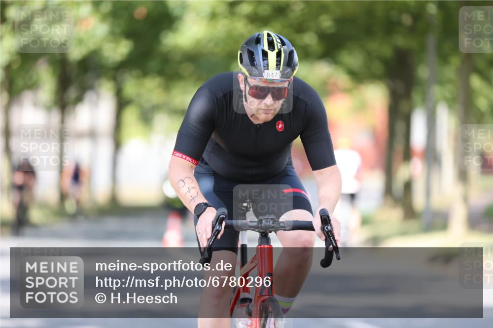 11.08.2024 - GEWOBA Citytriathlon Bremen H.Heesch http://msf.ph/oto/6780296 11.08.2024 11:48:27 Radfahren 787, 809, 847, 851, 870, 886, 939, 1025 meine-sportfotos.de
