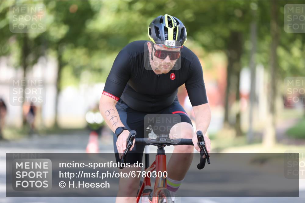 11.08.2024 - GEWOBA Citytriathlon Bremen H.Heesch http://msf.ph/oto/6780300 11.08.2024 11:48:27 Radfahren 787, 809, 847, 851, 870, 886, 939, 1025 meine-sportfotos.de