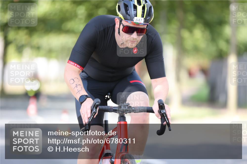 11.08.2024 - GEWOBA Citytriathlon Bremen H.Heesch http://msf.ph/oto/6780311 11.08.2024 11:48:27 Radfahren 787, 809, 847, 851, 870, 886, 939, 1025 meine-sportfotos.de