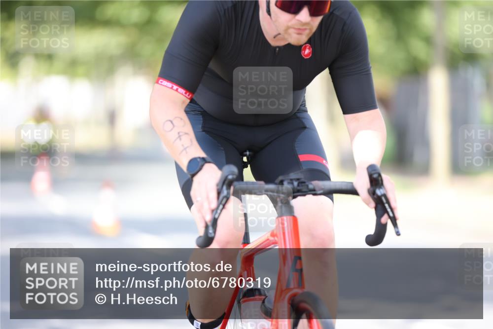 11.08.2024 - GEWOBA Citytriathlon Bremen H.Heesch http://msf.ph/oto/6780319 11.08.2024 11:48:27 Radfahren 787, 809, 847, 851, 870, 886, 939, 1025 meine-sportfotos.de