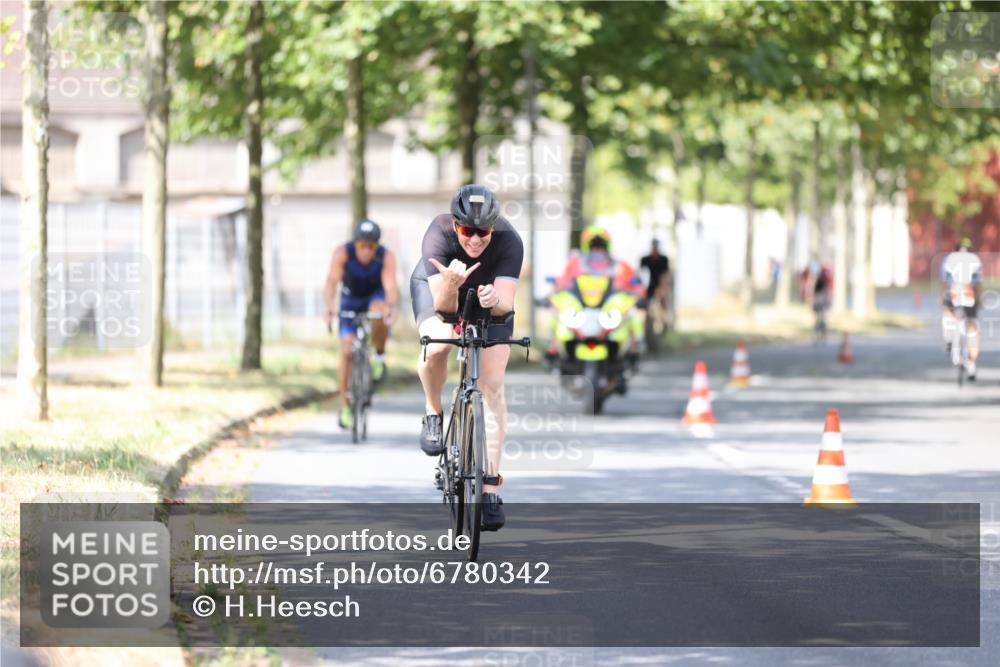 11.08.2024 - GEWOBA Citytriathlon Bremen H.Heesch http://msf.ph/oto/6780342 11.08.2024 11:48:30 Radfahren 787, 847, 851, 870, 886, 939, 1025 meine-sportfotos.de
