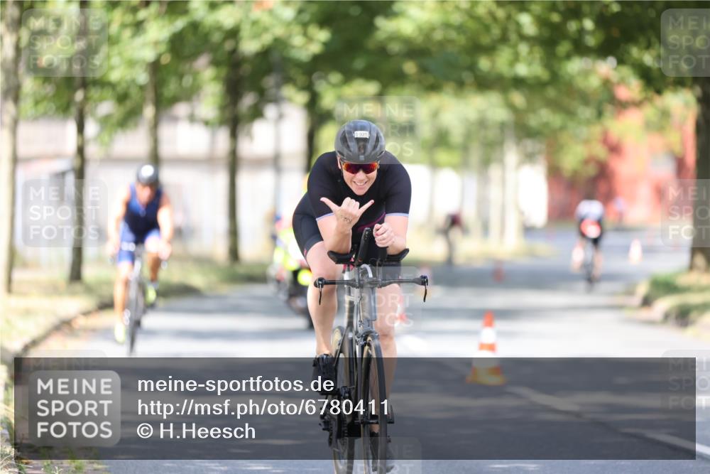 11.08.2024 - GEWOBA Citytriathlon Bremen H.Heesch http://msf.ph/oto/6780411 11.08.2024 11:48:30 Radfahren 787, 847, 851, 870, 886, 939, 1025 meine-sportfotos.de