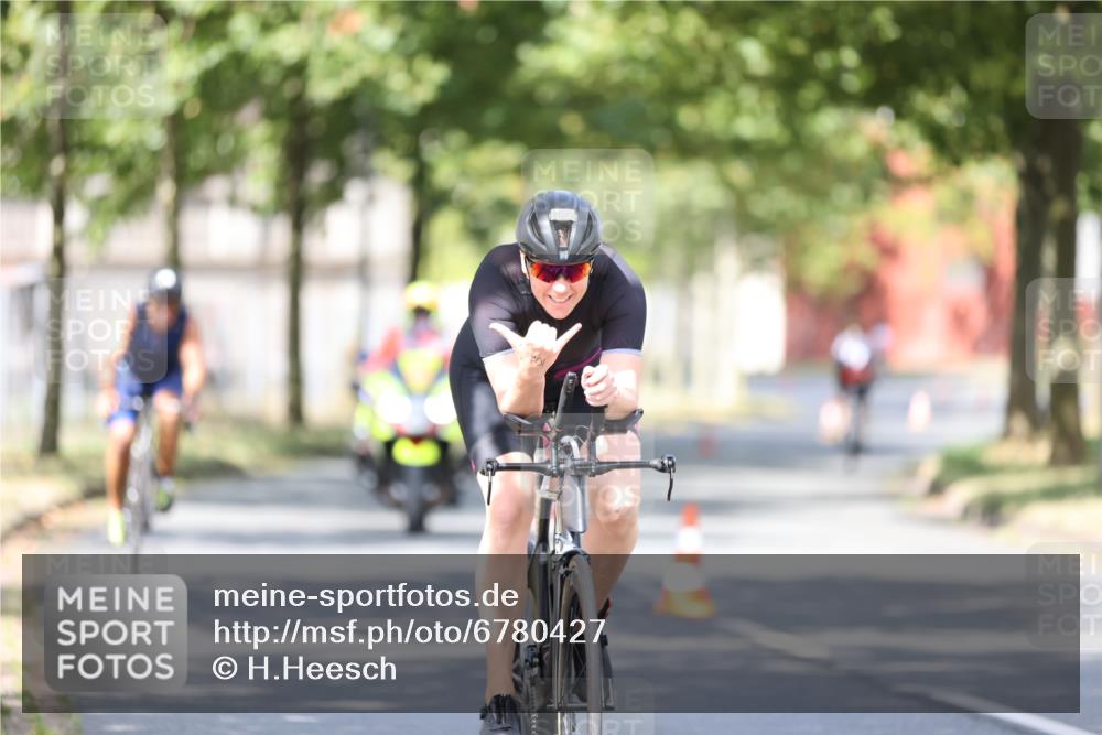 11.08.2024 - GEWOBA Citytriathlon Bremen H.Heesch http://msf.ph/oto/6780427 11.08.2024 11:48:30 Radfahren 787, 847, 851, 870, 886, 939, 1025 meine-sportfotos.de