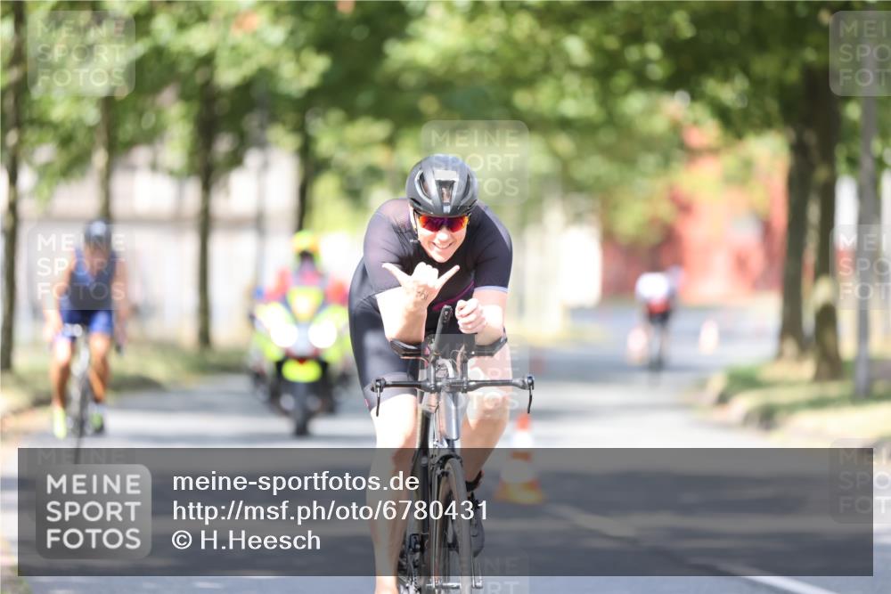 11.08.2024 - GEWOBA Citytriathlon Bremen H.Heesch http://msf.ph/oto/6780431 11.08.2024 11:48:31 Radfahren 787, 847, 851, 870, 886, 939, 1025 meine-sportfotos.de