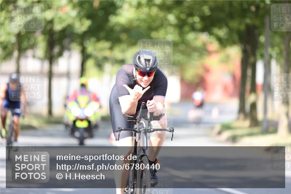 11.08.2024 - GEWOBA Citytriathlon Bremen H.Heesch http://msf.ph/oto/6780440 11.08.2024 11:48:31 Radfahren 787, 847, 851, 870, 886, 939, 1025 meine-sportfotos.de