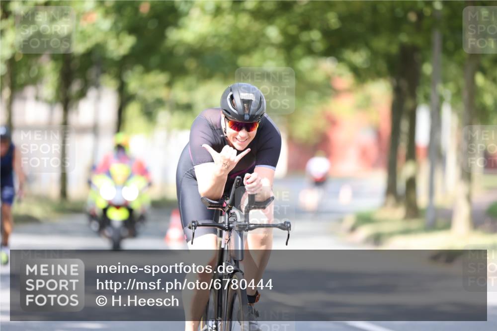 11.08.2024 - GEWOBA Citytriathlon Bremen H.Heesch http://msf.ph/oto/6780444 11.08.2024 11:48:31 Radfahren 787, 847, 851, 870, 886, 939, 1025 meine-sportfotos.de