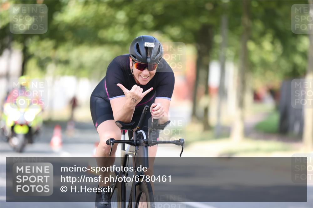 11.08.2024 - GEWOBA Citytriathlon Bremen H.Heesch http://msf.ph/oto/6780461 11.08.2024 11:48:31 Radfahren 787, 847, 851, 870, 886, 939, 1025 meine-sportfotos.de