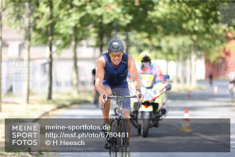 11.08.2024 - GEWOBA Citytriathlon Bremen H.Heesch http://msf.ph/oto/6780481 11.08.2024 11:48:32 Radfahren 787, 829, 847, 851, 870, 886, 939, 1025 meine-sportfotos.de