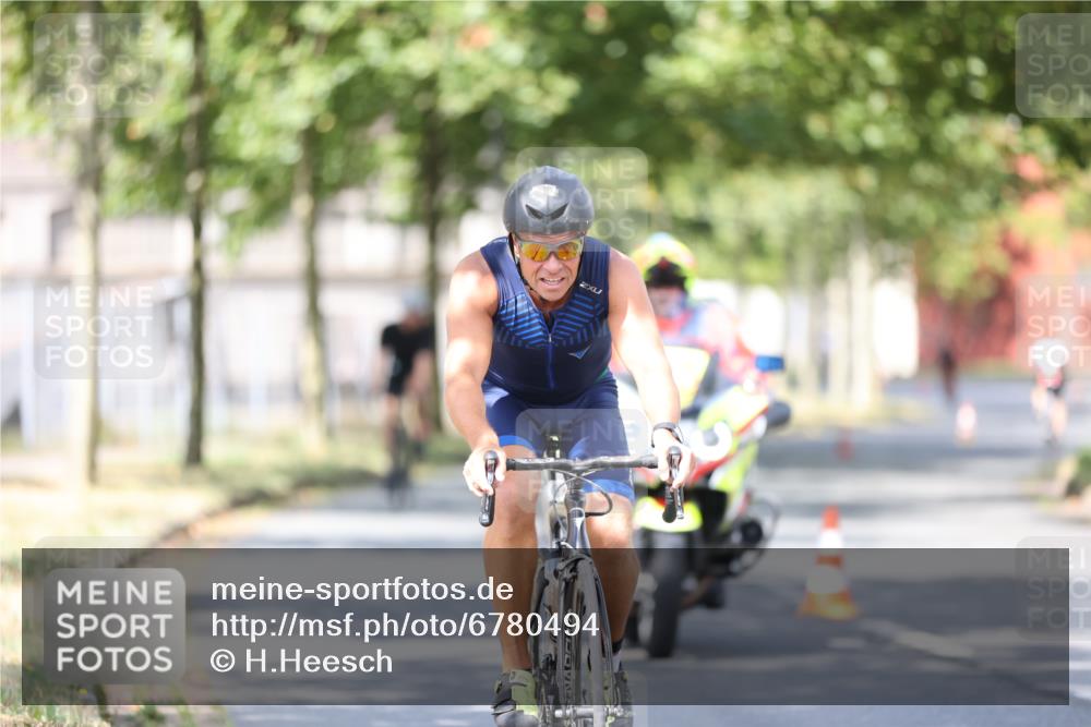 11.08.2024 - GEWOBA Citytriathlon Bremen H.Heesch http://msf.ph/oto/6780494 11.08.2024 11:48:32 Radfahren 787, 829, 847, 851, 870, 886, 939, 1025 meine-sportfotos.de