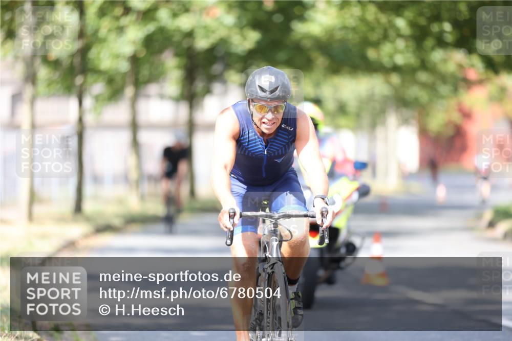11.08.2024 - GEWOBA Citytriathlon Bremen H.Heesch http://msf.ph/oto/6780504 11.08.2024 11:48:32 Radfahren 787, 829, 847, 851, 870, 886, 939, 1025 meine-sportfotos.de