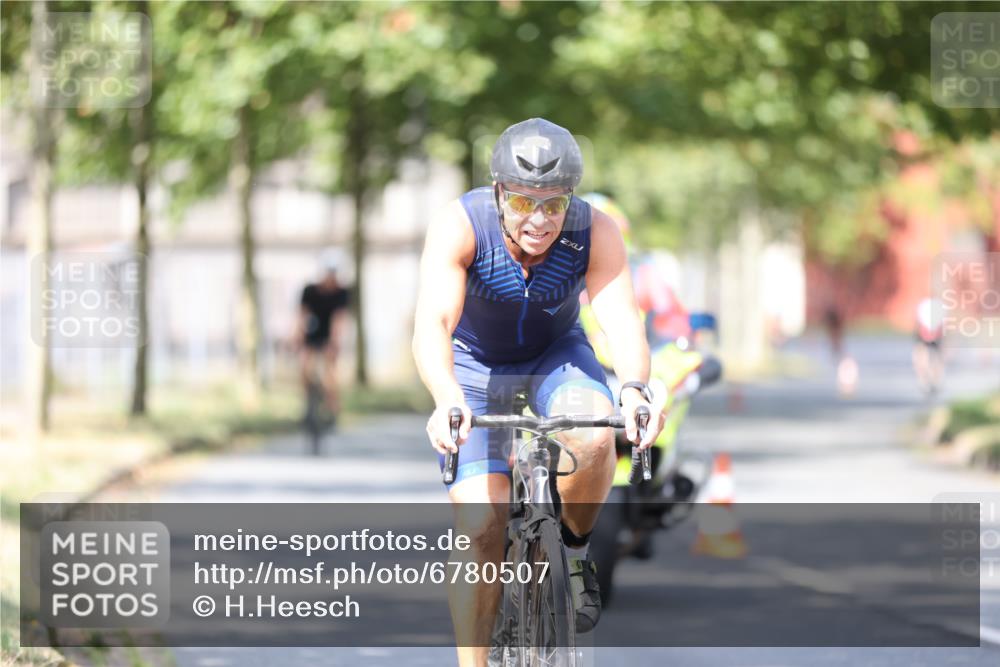 11.08.2024 - GEWOBA Citytriathlon Bremen H.Heesch http://msf.ph/oto/6780507 11.08.2024 11:48:33 Radfahren 787, 829, 847, 851, 870, 886, 939, 1025 meine-sportfotos.de