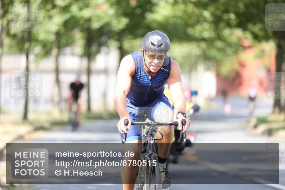 11.08.2024 - GEWOBA Citytriathlon Bremen H.Heesch http://msf.ph/oto/6780515 11.08.2024 11:48:33 Radfahren 787, 829, 847, 851, 870, 886, 939, 1025 meine-sportfotos.de