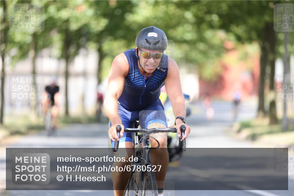 11.08.2024 - GEWOBA Citytriathlon Bremen H.Heesch http://msf.ph/oto/6780527 11.08.2024 11:48:33 Radfahren 787, 829, 847, 851, 870, 886, 939, 1025 meine-sportfotos.de
