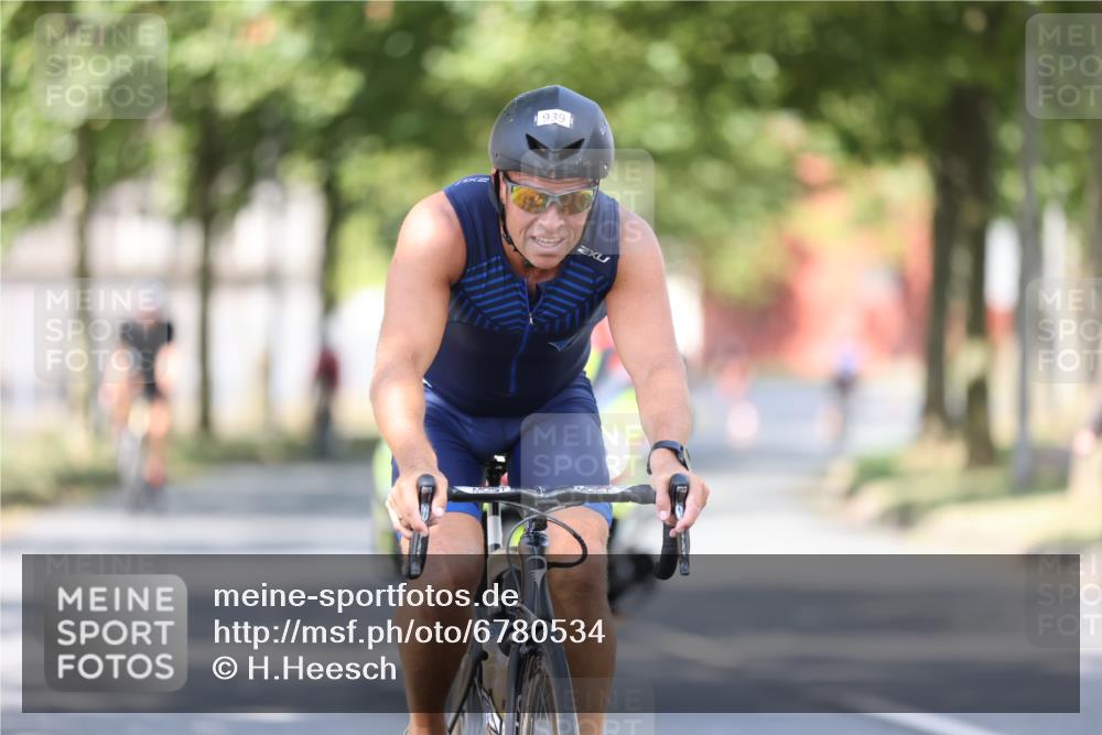 11.08.2024 - GEWOBA Citytriathlon Bremen H.Heesch http://msf.ph/oto/6780534 11.08.2024 11:48:33 Radfahren 787, 829, 847, 851, 870, 886, 939, 1025 meine-sportfotos.de