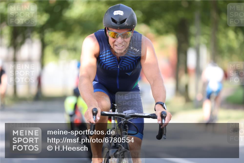 11.08.2024 - GEWOBA Citytriathlon Bremen H.Heesch http://msf.ph/oto/6780554 11.08.2024 11:48:33 Radfahren 787, 829, 847, 851, 870, 886, 939, 1025 meine-sportfotos.de