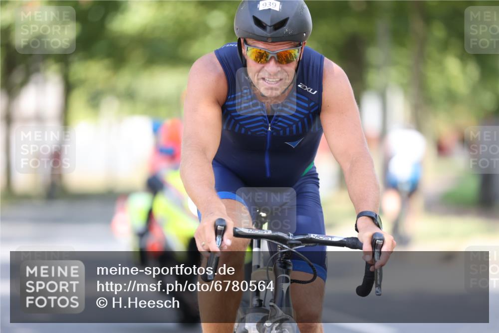 11.08.2024 - GEWOBA Citytriathlon Bremen H.Heesch http://msf.ph/oto/6780564 11.08.2024 11:48:33 Radfahren 787, 829, 847, 851, 870, 886, 939, 1025 meine-sportfotos.de