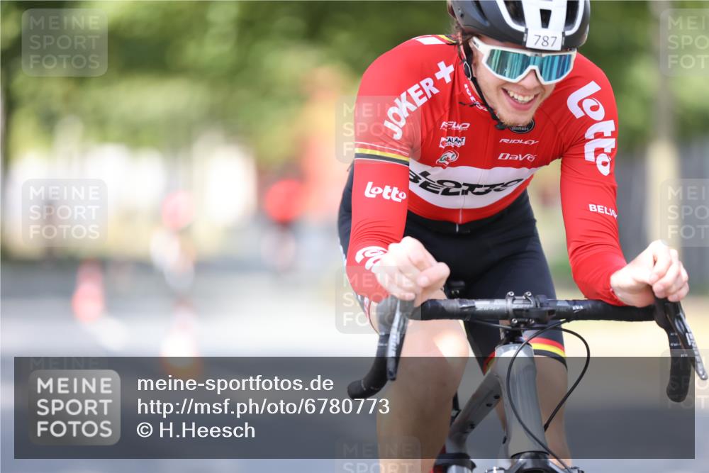 11.08.2024 - GEWOBA Citytriathlon Bremen H.Heesch http://msf.ph/oto/6780773 11.08.2024 11:48:40 Radfahren 787, 829, 870, 920, 939, 1025 meine-sportfotos.de