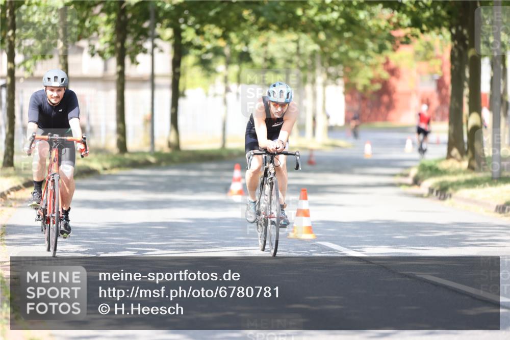 11.08.2024 - GEWOBA Citytriathlon Bremen H.Heesch http://msf.ph/oto/6780781 11.08.2024 11:48:45 Radfahren 787, 829, 870, 920 meine-sportfotos.de