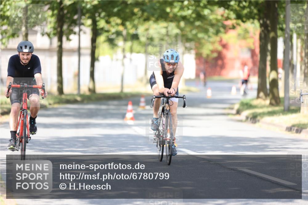 11.08.2024 - GEWOBA Citytriathlon Bremen H.Heesch http://msf.ph/oto/6780799 11.08.2024 11:48:45 Radfahren 787, 829, 870, 920 meine-sportfotos.de