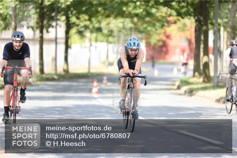 11.08.2024 - GEWOBA Citytriathlon Bremen H.Heesch http://msf.ph/oto/6780807 11.08.2024 11:48:45 Radfahren 787, 829, 870, 920 meine-sportfotos.de