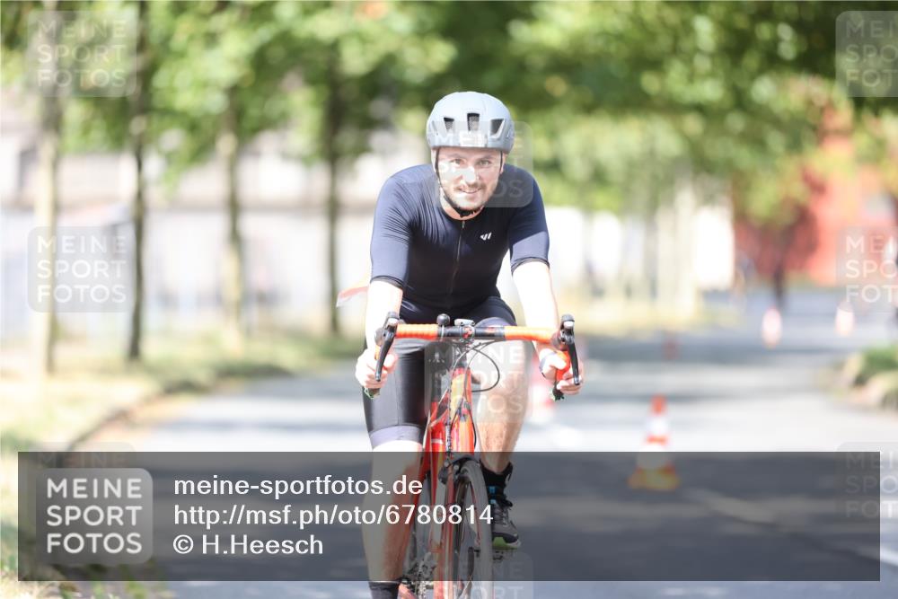 11.08.2024 - GEWOBA Citytriathlon Bremen H.Heesch http://msf.ph/oto/6780814 11.08.2024 11:48:46 Radfahren 787, 829, 870, 901, 920 meine-sportfotos.de