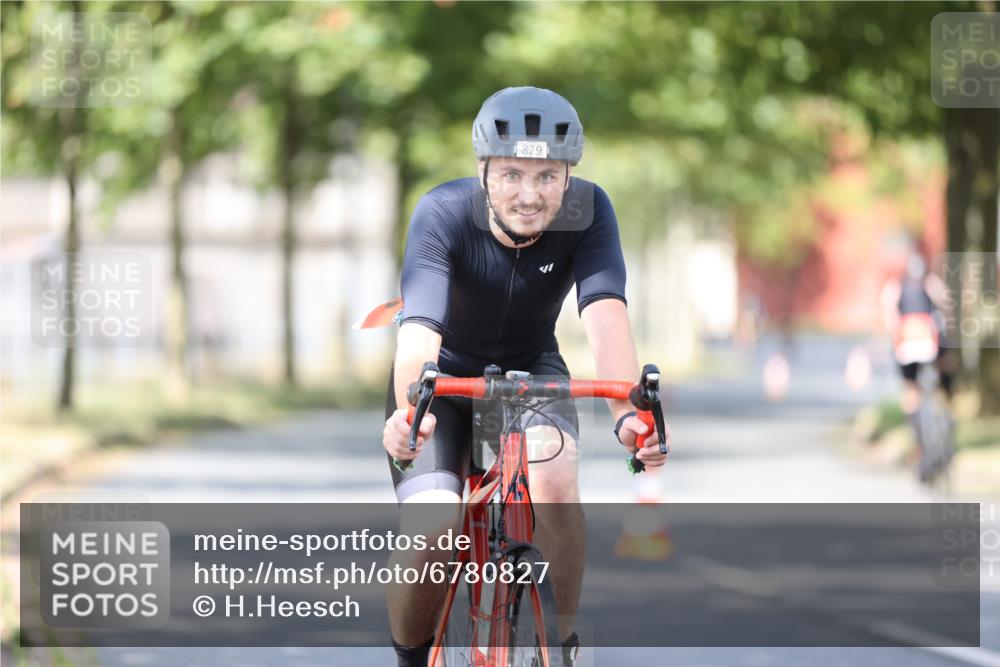 11.08.2024 - GEWOBA Citytriathlon Bremen H.Heesch http://msf.ph/oto/6780827 11.08.2024 11:48:46 Radfahren 787, 829, 870, 901, 920 meine-sportfotos.de