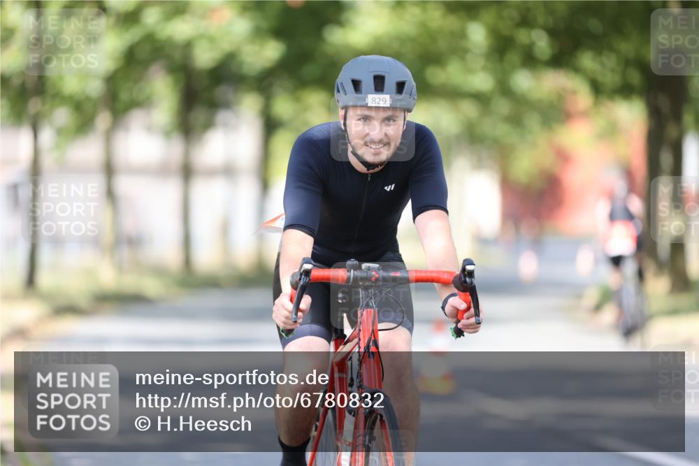 11.08.2024 - GEWOBA Citytriathlon Bremen H.Heesch http://msf.ph/oto/6780832 11.08.2024 11:48:46 Radfahren 787, 829, 870, 901, 920 meine-sportfotos.de