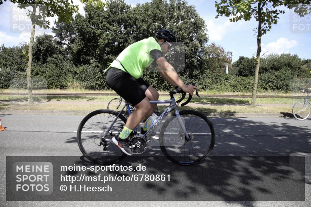 11.08.2024 - GEWOBA Citytriathlon Bremen H.Heesch http://msf.ph/oto/6780861 11.08.2024 13:34:53 Radfahren 319, 345, 365, 440, 445, 515, 548 meine-sportfotos.de