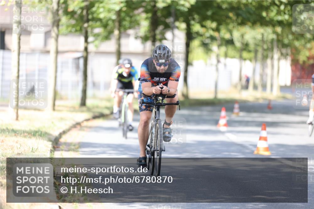 11.08.2024 - GEWOBA Citytriathlon Bremen H.Heesch http://msf.ph/oto/6780870 11.08.2024 11:48:59 Radfahren 792, 848, 901, 920 meine-sportfotos.de