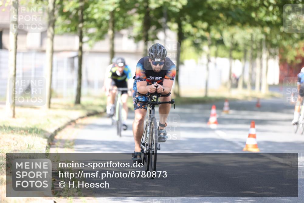 11.08.2024 - GEWOBA Citytriathlon Bremen H.Heesch http://msf.ph/oto/6780873 11.08.2024 11:48:59 Radfahren 792, 848, 901, 920 meine-sportfotos.de
