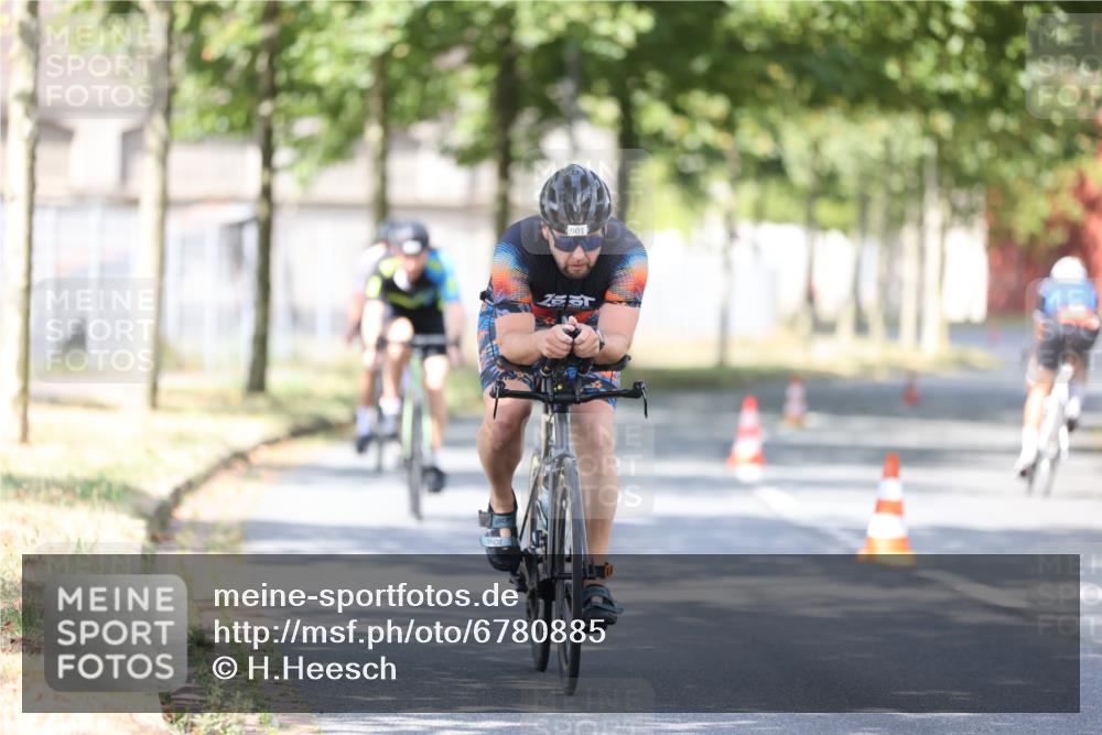 11.08.2024 - GEWOBA Citytriathlon Bremen H.Heesch http://msf.ph/oto/6780885 11.08.2024 11:48:59 Radfahren 792, 848, 901, 920 meine-sportfotos.de