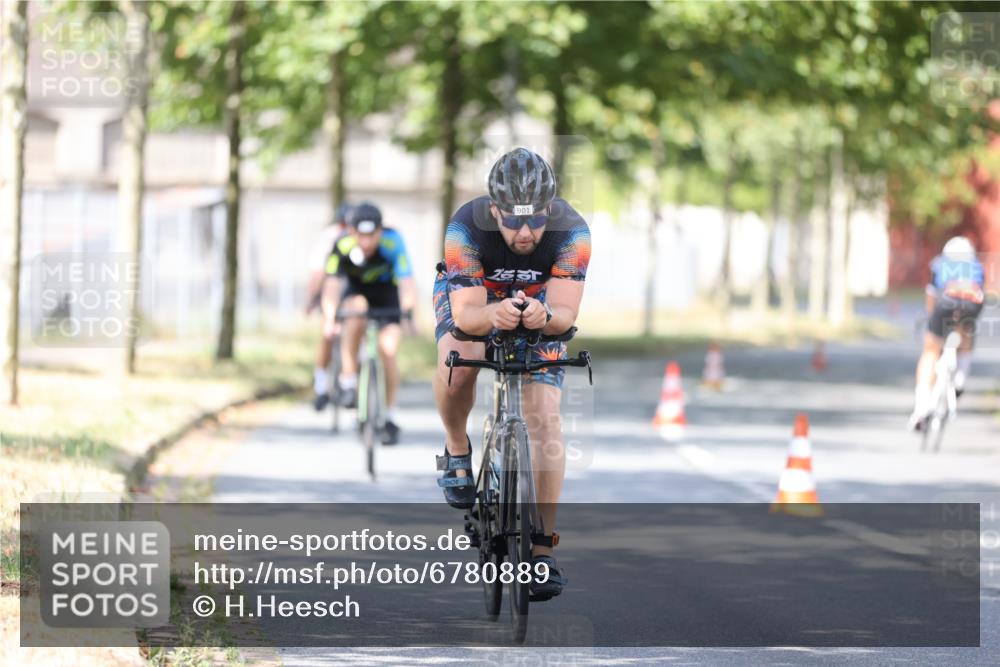 11.08.2024 - GEWOBA Citytriathlon Bremen H.Heesch http://msf.ph/oto/6780889 11.08.2024 11:48:59 Radfahren 792, 848, 901, 920 meine-sportfotos.de