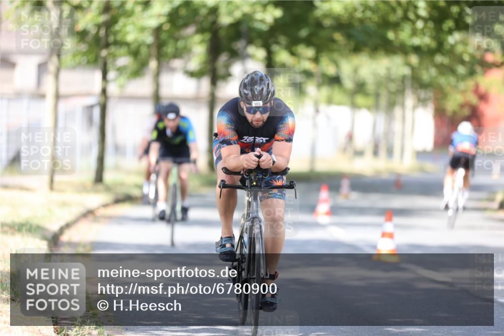11.08.2024 - GEWOBA Citytriathlon Bremen H.Heesch http://msf.ph/oto/6780900 11.08.2024 11:48:59 Radfahren 792, 848, 901, 920 meine-sportfotos.de