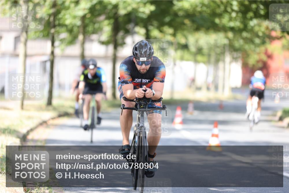 11.08.2024 - GEWOBA Citytriathlon Bremen H.Heesch http://msf.ph/oto/6780904 11.08.2024 11:48:59 Radfahren 792, 848, 901, 920 meine-sportfotos.de