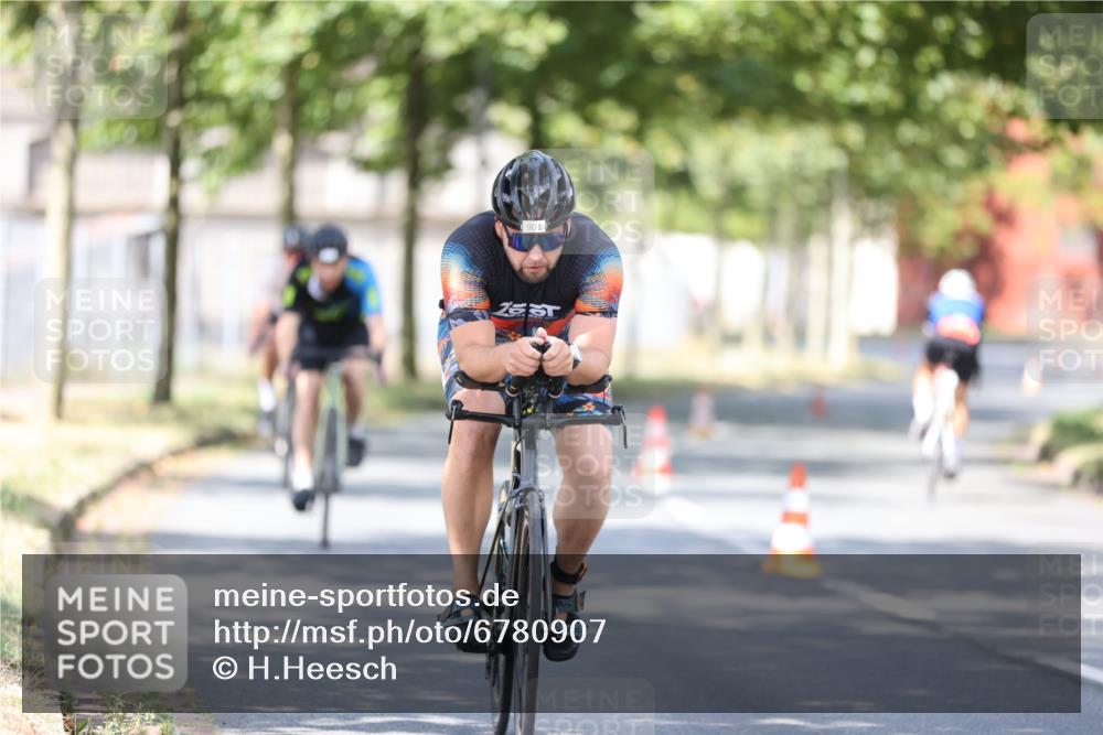 11.08.2024 - GEWOBA Citytriathlon Bremen H.Heesch http://msf.ph/oto/6780907 11.08.2024 11:48:59 Radfahren 792, 848, 901, 920 meine-sportfotos.de