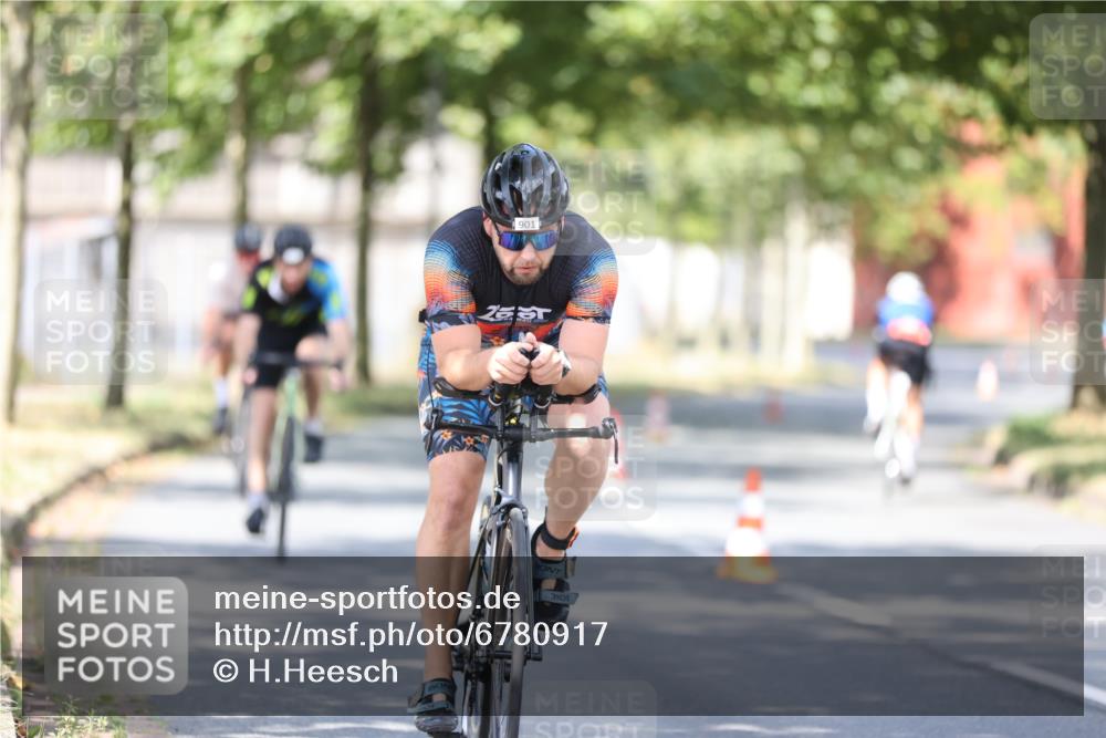 11.08.2024 - GEWOBA Citytriathlon Bremen H.Heesch http://msf.ph/oto/6780917 11.08.2024 11:49:00 Radfahren 792, 848, 901, 920 meine-sportfotos.de