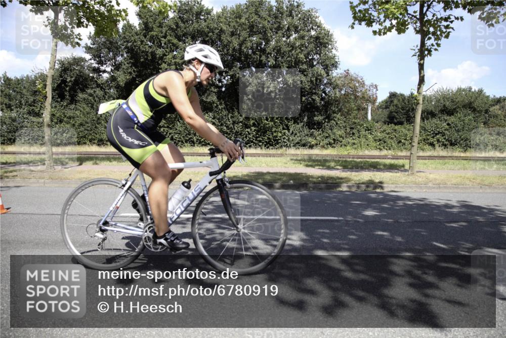 11.08.2024 - GEWOBA Citytriathlon Bremen H.Heesch http://msf.ph/oto/6780919 11.08.2024 13:35:20 Radfahren 295, 296, 403, 420, 421, 431, 444, 544, 564, 598, 611, 677, 724, 725 meine-sportfotos.de