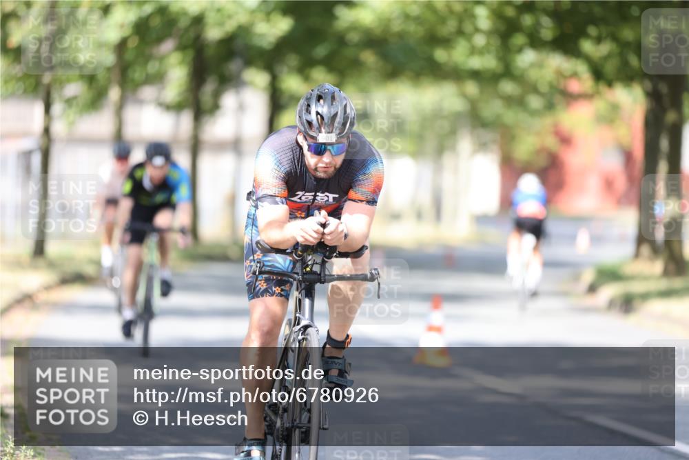 11.08.2024 - GEWOBA Citytriathlon Bremen H.Heesch http://msf.ph/oto/6780926 11.08.2024 11:49:00 Radfahren 792, 848, 901, 920 meine-sportfotos.de