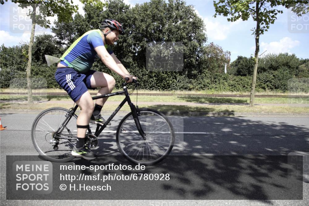 11.08.2024 - GEWOBA Citytriathlon Bremen H.Heesch http://msf.ph/oto/6780928 11.08.2024 13:35:22 Radfahren 295, 296, 403, 420, 421, 431, 444, 544, 564, 598, 611, 677, 724, 725 meine-sportfotos.de