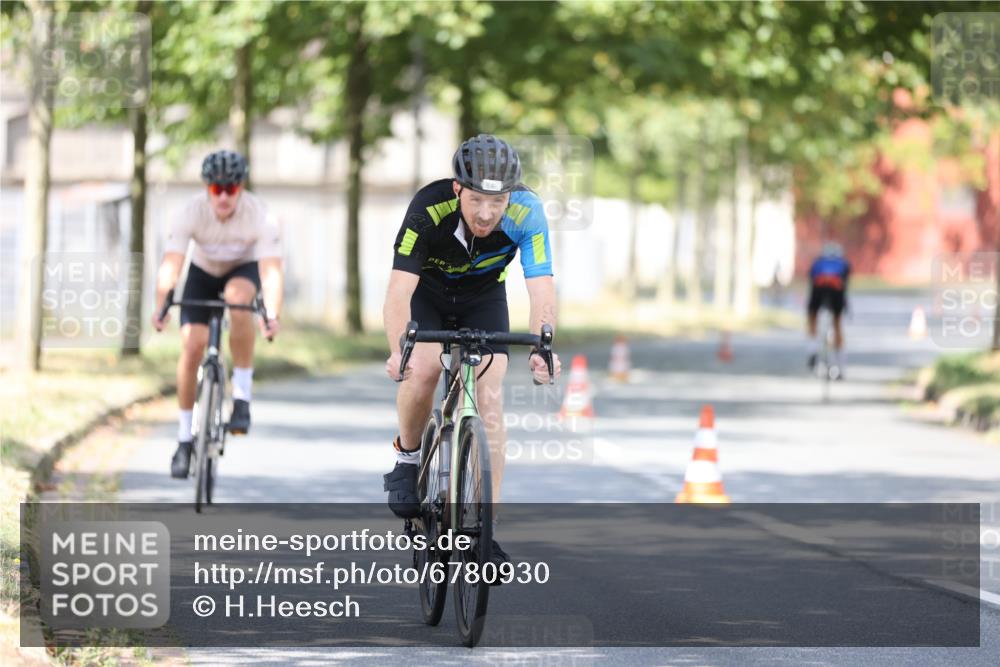 11.08.2024 - GEWOBA Citytriathlon Bremen H.Heesch http://msf.ph/oto/6780930 11.08.2024 11:49:01 Radfahren 792, 848, 901 meine-sportfotos.de
