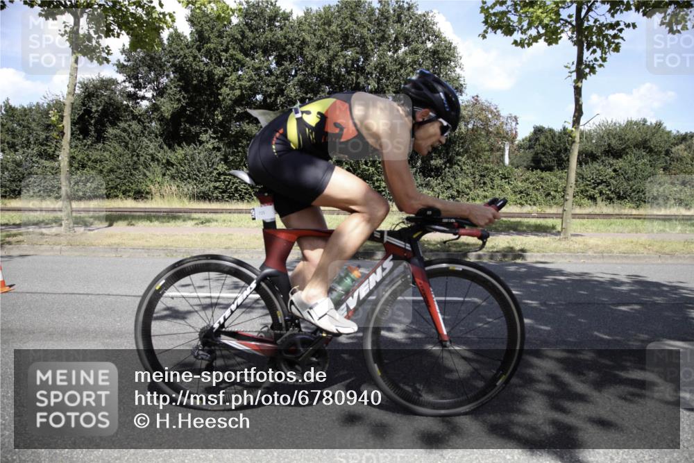 11.08.2024 - GEWOBA Citytriathlon Bremen H.Heesch http://msf.ph/oto/6780940 11.08.2024 13:35:32 Radfahren 403, 444, 521, 547, 710, 725 meine-sportfotos.de