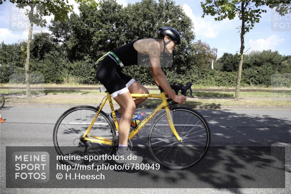 11.08.2024 - GEWOBA Citytriathlon Bremen H.Heesch http://msf.ph/oto/6780949 11.08.2024 13:35:42 Radfahren 251, 329, 361, 403, 412, 463, 483, 521, 547, 710, 725 meine-sportfotos.de