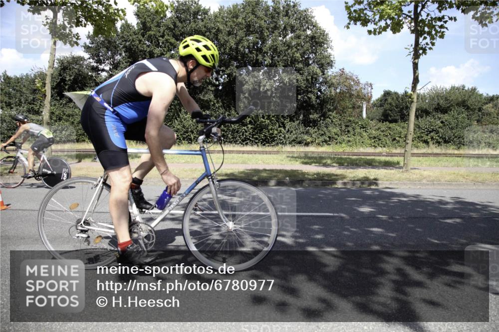 11.08.2024 - GEWOBA Citytriathlon Bremen H.Heesch http://msf.ph/oto/6780977 11.08.2024 13:35:51 Radfahren 251, 292, 329, 361, 412, 463, 483, 521, 547, 710 meine-sportfotos.de